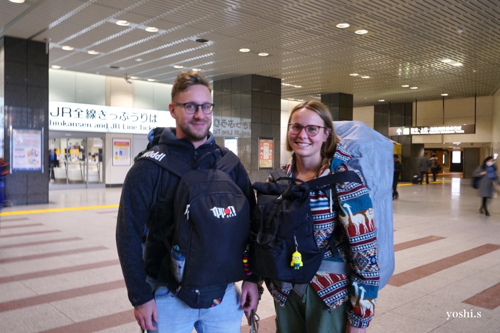 写真エッセイ：東京散歩４：Traveling couple