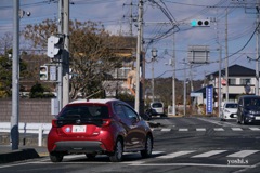 写真エッセイ：White rooftop の Red car