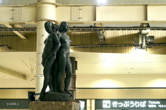 写真エッセイ：上野散歩７：上野駅２：三人裸婦像