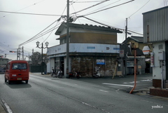 写真エッセイ：わが町点描６：角のバイク屋：NTW565