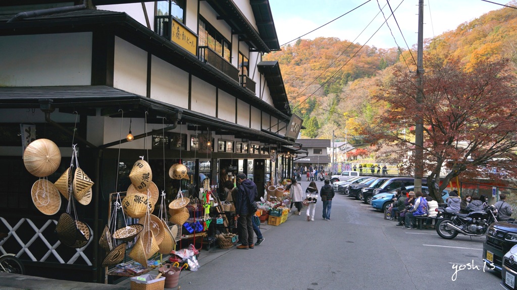 写真エッセイ：袋田の秋13：みやげ物屋