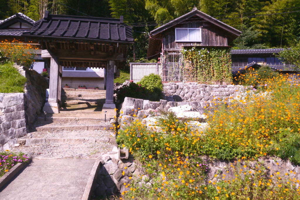 山里の旧家