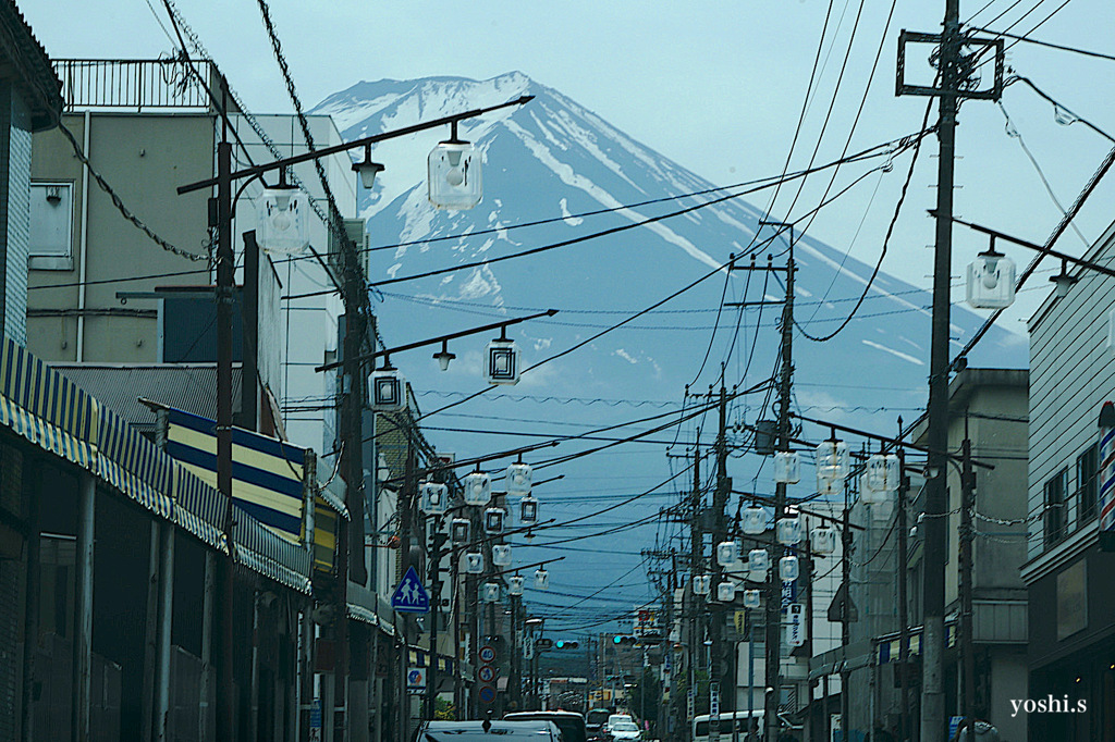 写真エッセイ：冠雪の富士 Photo Trip10：町を覆う富士