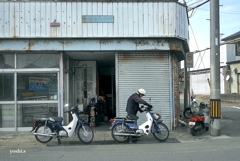 写真エッセイ：わが町点描７：角のバイク屋２