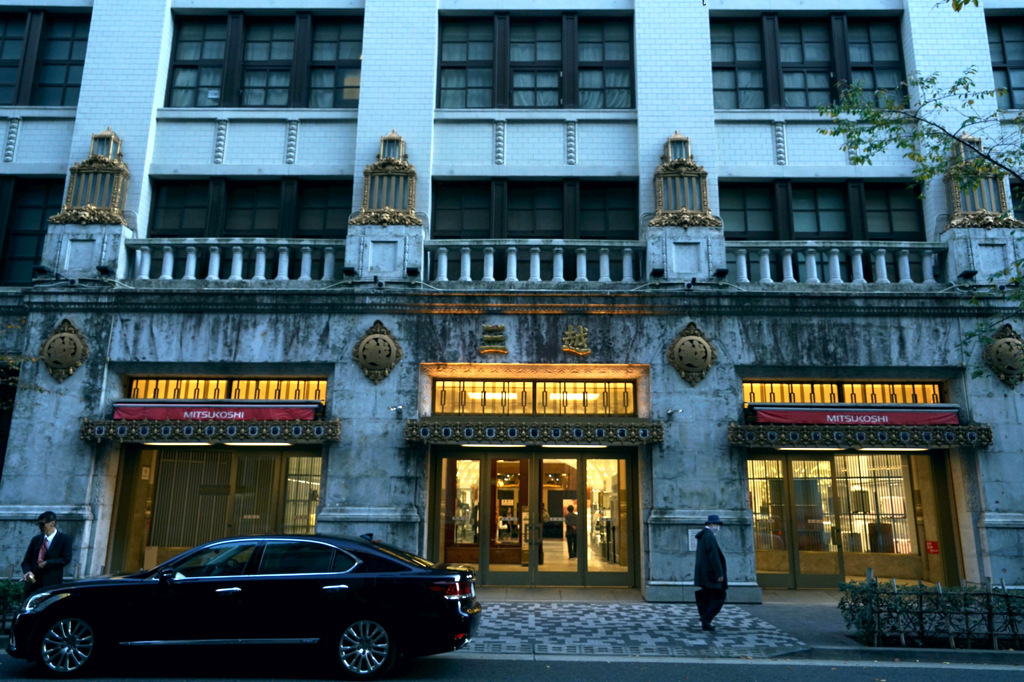 写真エッセイ：東京12：日本橋にて11：江戸桜通り２：三越裏玄関