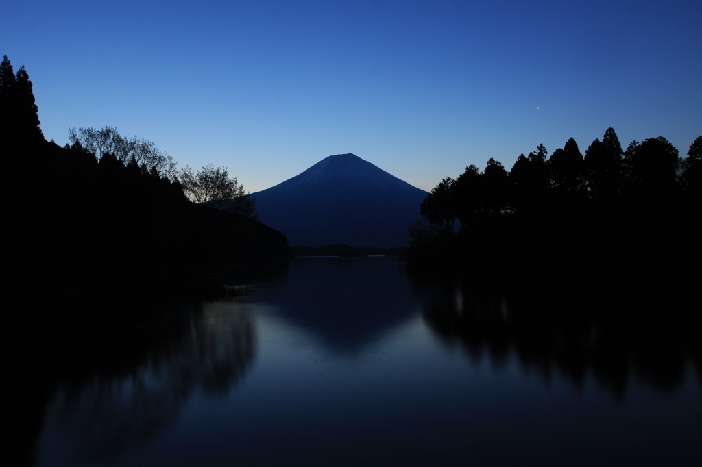 【夜明け前】