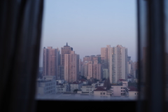 朝、上海窓景