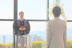 花嫁を待つ花婿