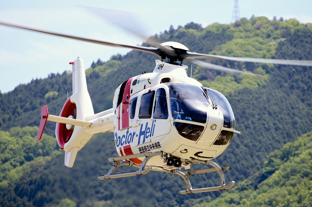 徳島県立中央病院　ドクターヘリ　EC135