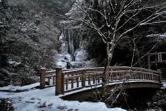雪化粧の菅生の滝（北九州）