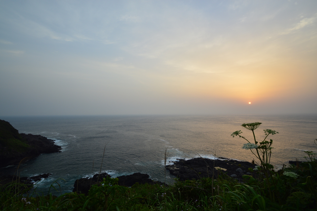 日本海からの朝日