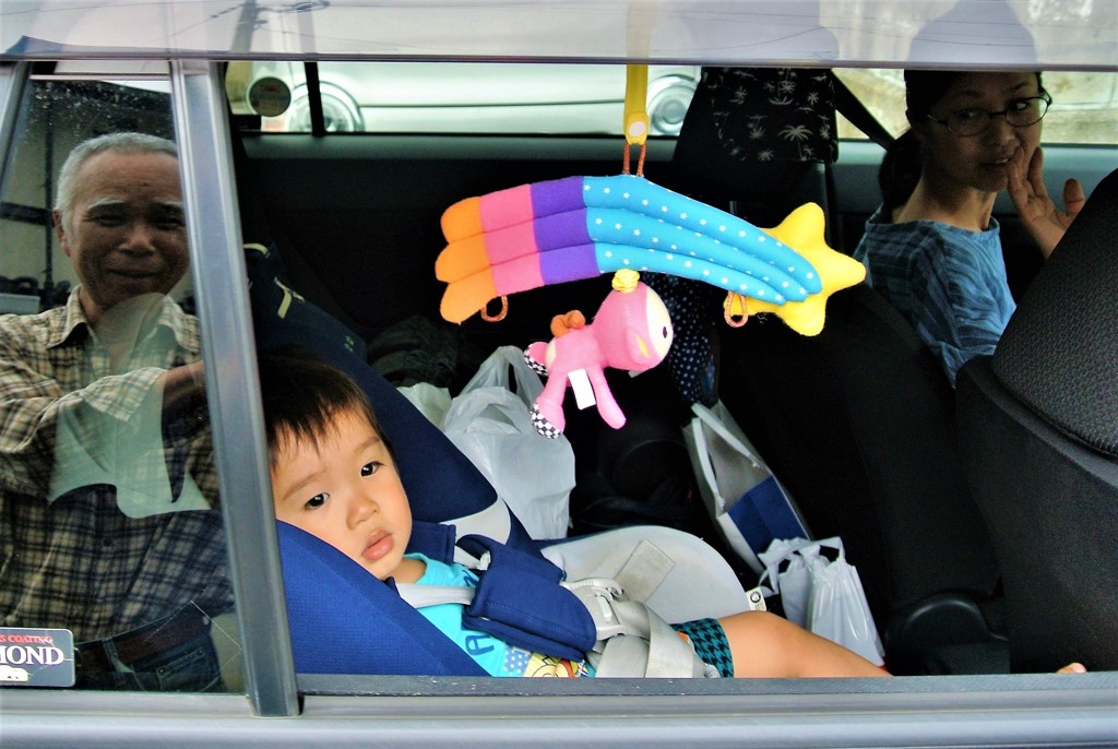 眠い孫のお見送り