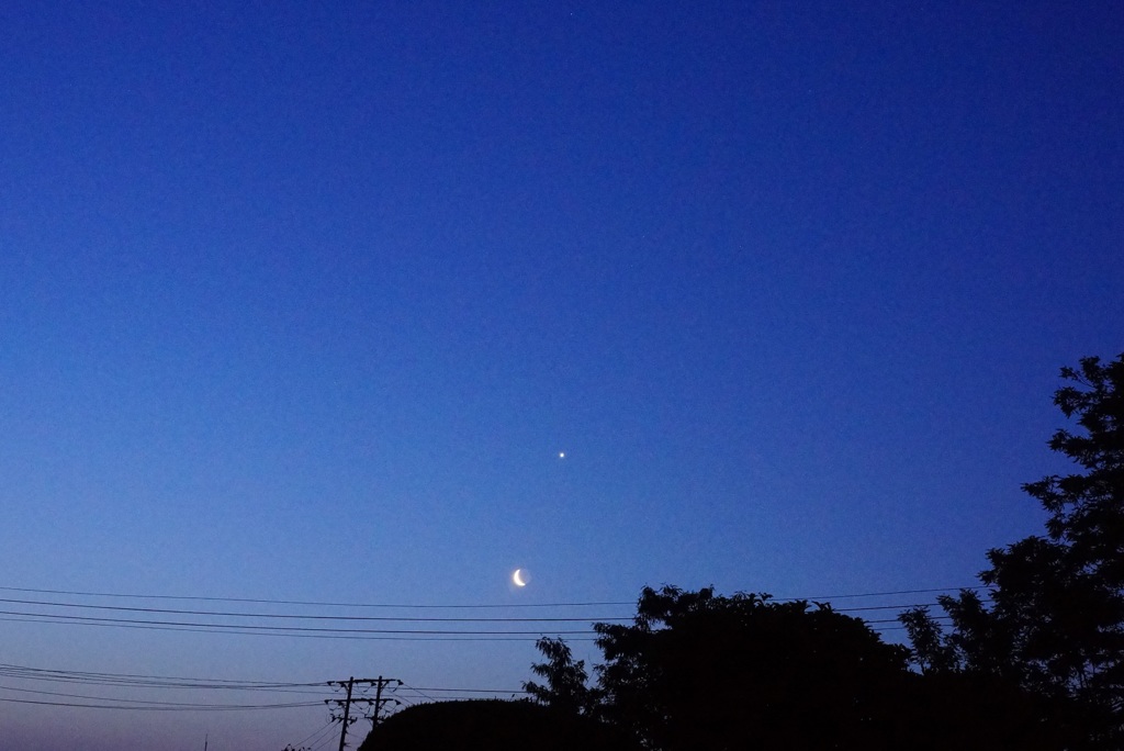 三日月と金星