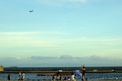 須磨海岸　飛行機と海岸