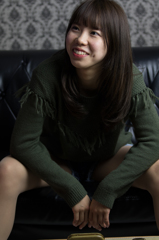 山本有紗ソファー (49)