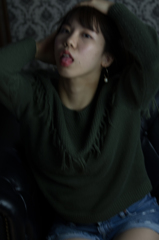 山本有紗ソファー (24)