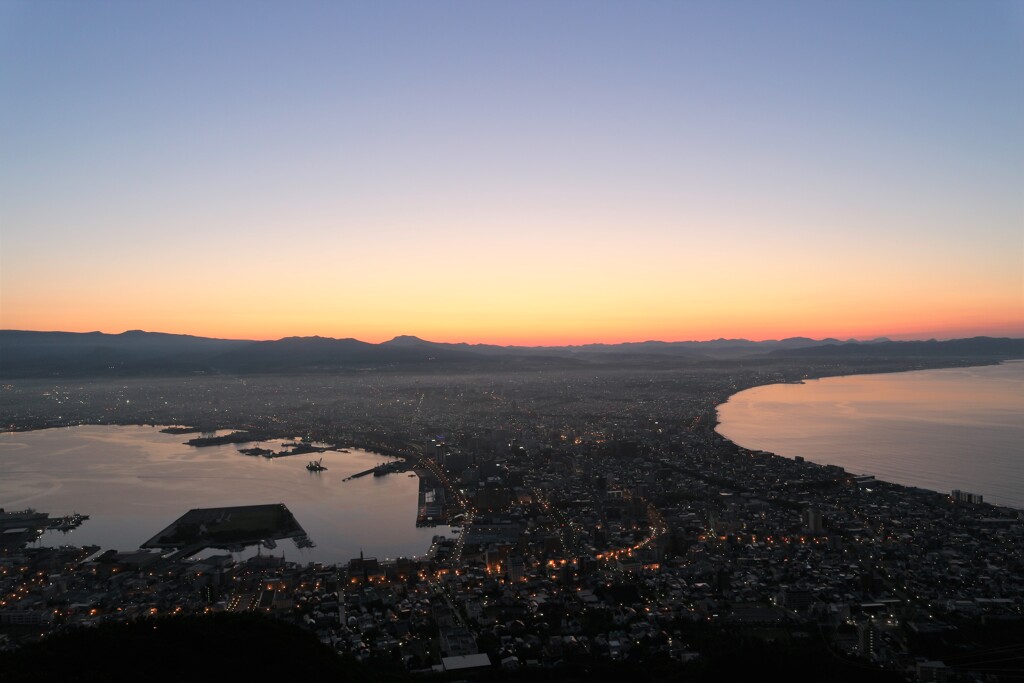 日の出前の函館