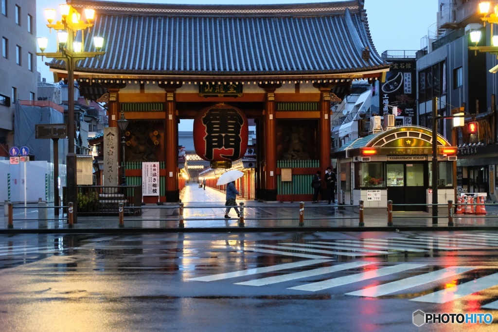 雨の雷門