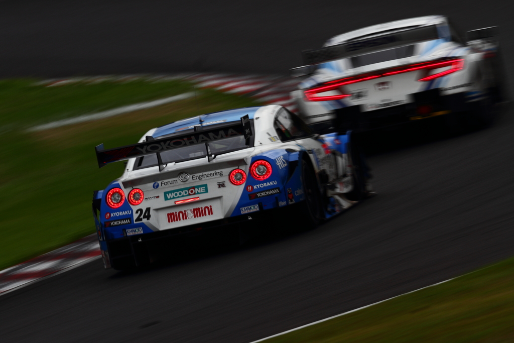 フォーラムエンジニアリング ADVAN GT-R