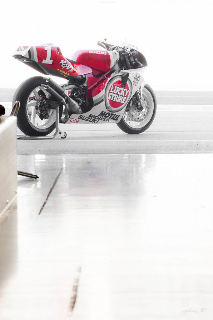 LUCKY STRIKE SUZUKI RGV-γ