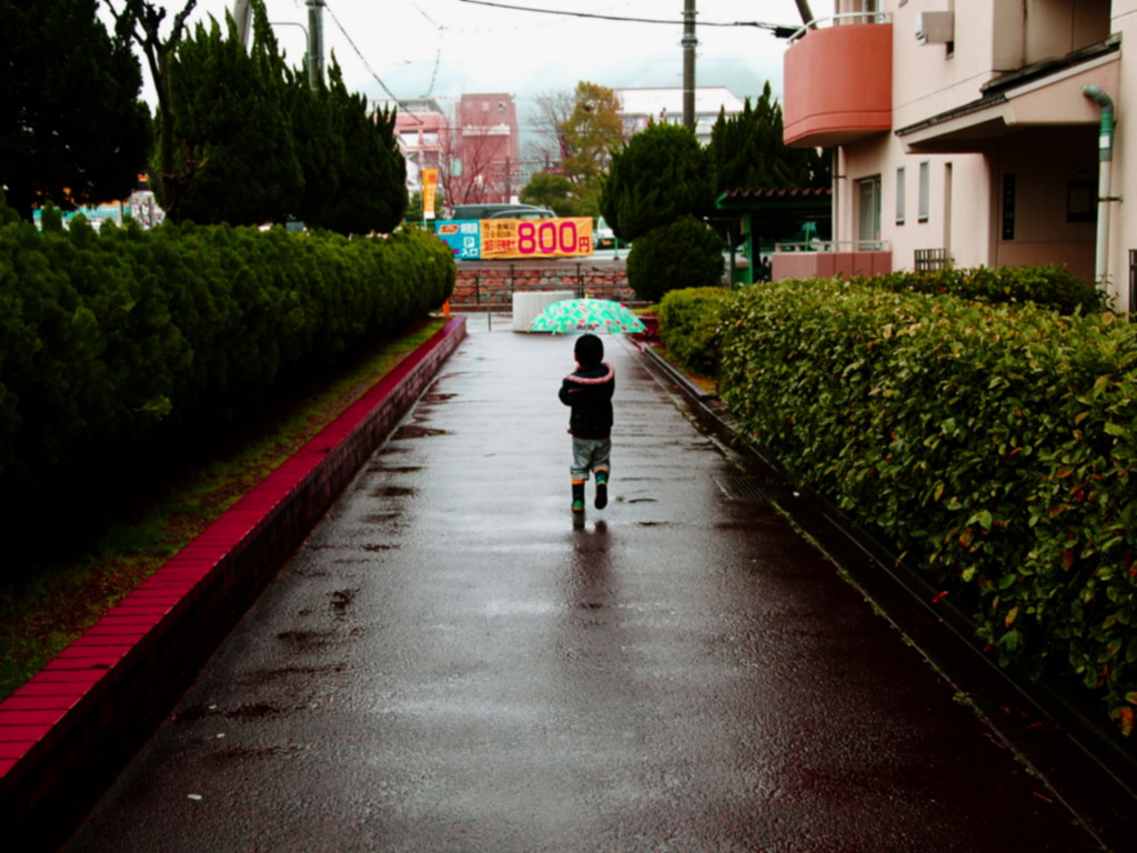 雨と少年