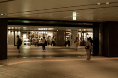 空間を彷徨う
