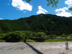 晴れ渡る空へ