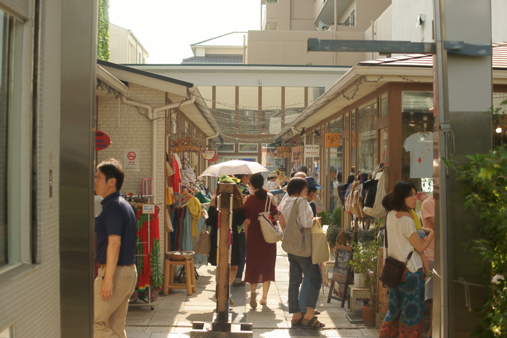 賑ワイワイ