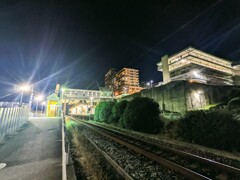 黄色い駅舎