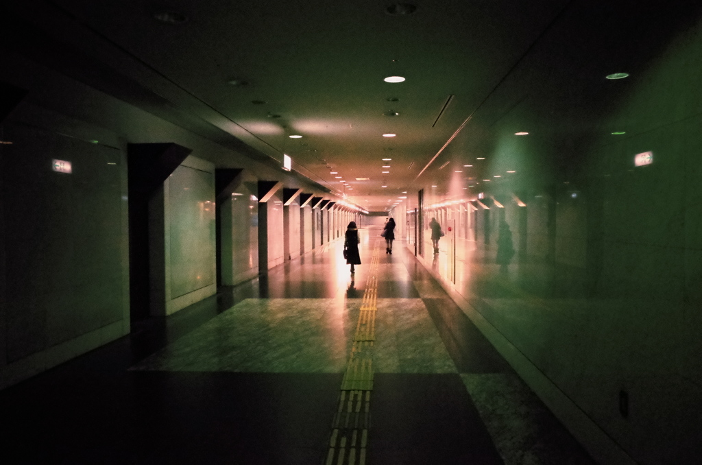 人々は灯りを求める