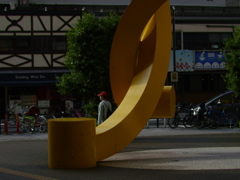 きいろのモニュメント