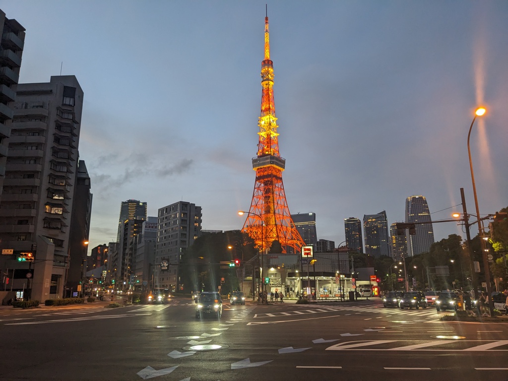 夕闇迫る東京タワー