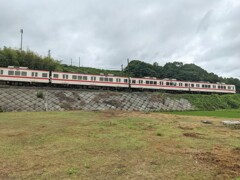 梅雨空の沿線