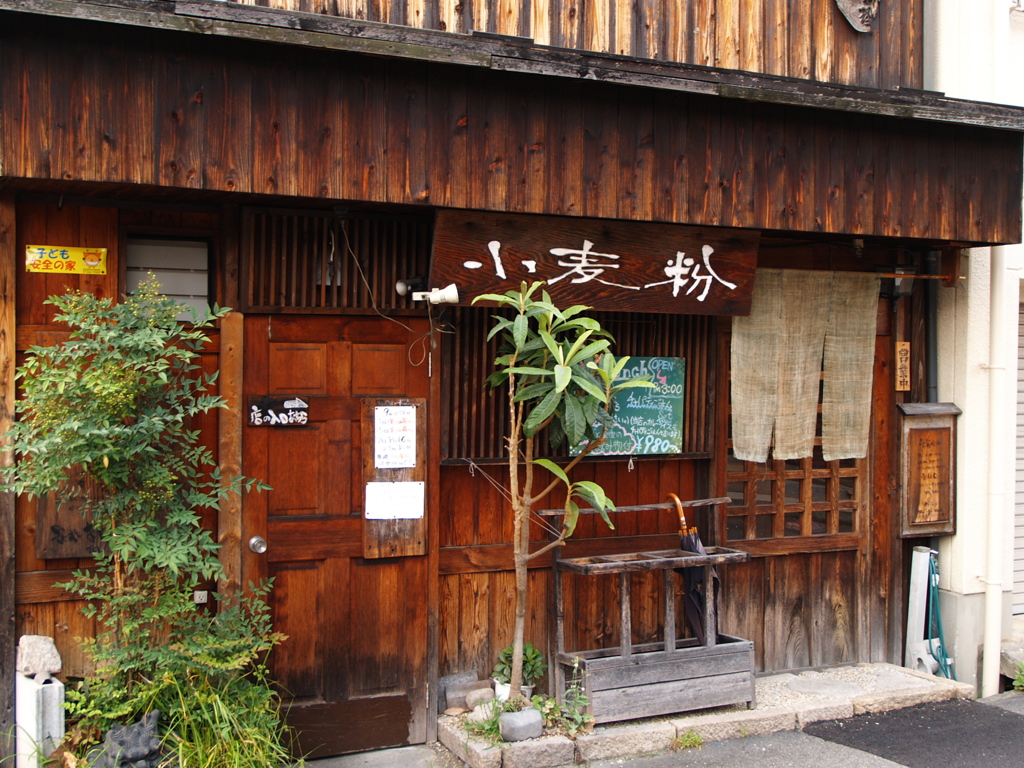 学生通りの片隅