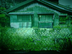 川辺の家