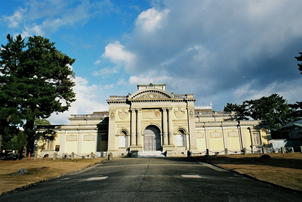 奈良国立博物館