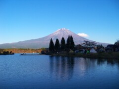 静かな湖畔