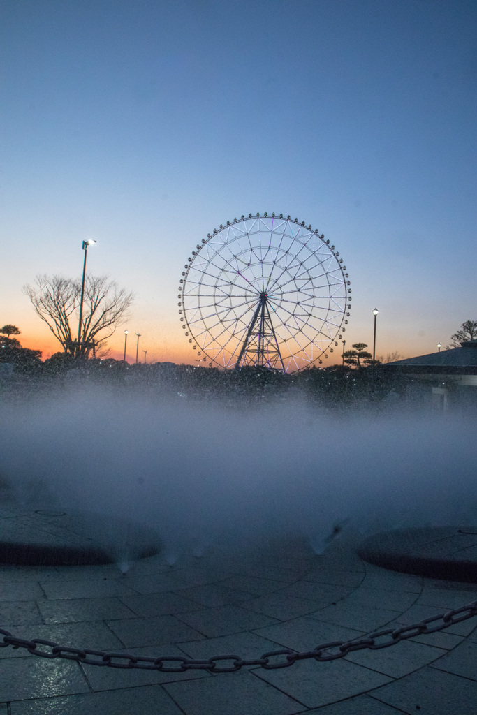 駅前夕景