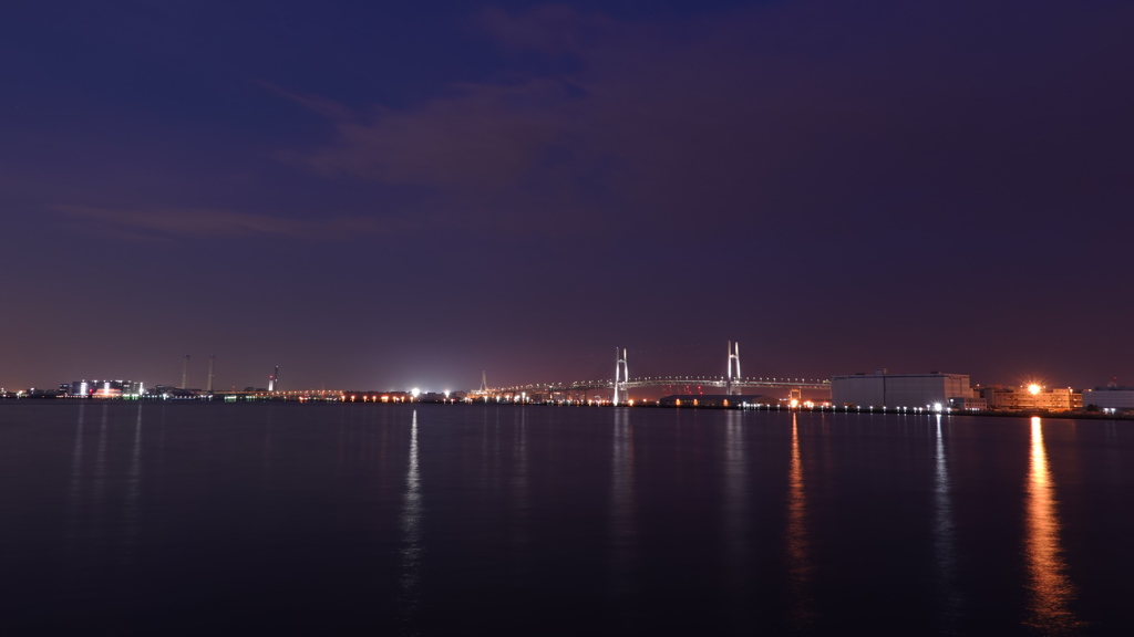 夕暮れの横浜港