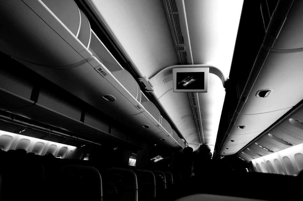 飛行機内
