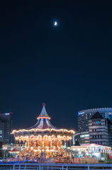 月とメリーゴーランド