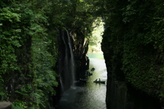 高千穂峡　滝を橋の上から