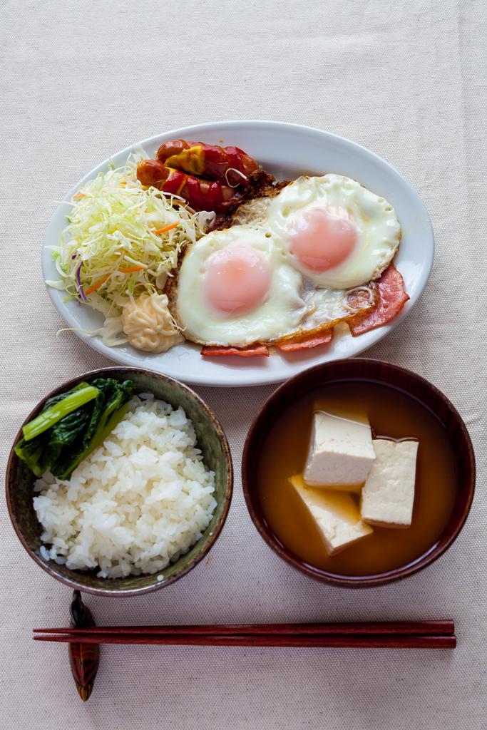 ベーコンエッグ定食