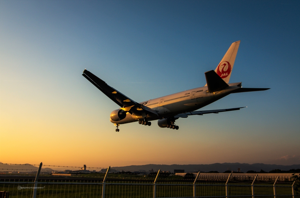 夕暮の空に浮かぶ