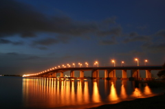 夜明けの琵琶湖大橋