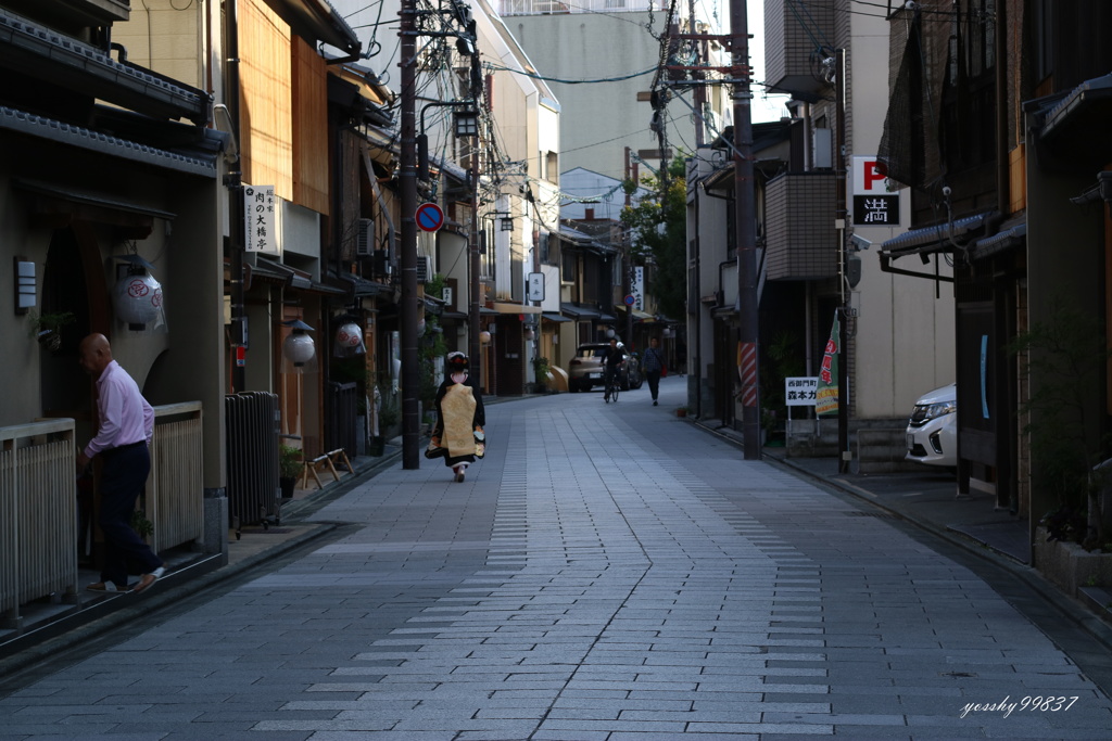 舞妓さんと庶民が交差する街