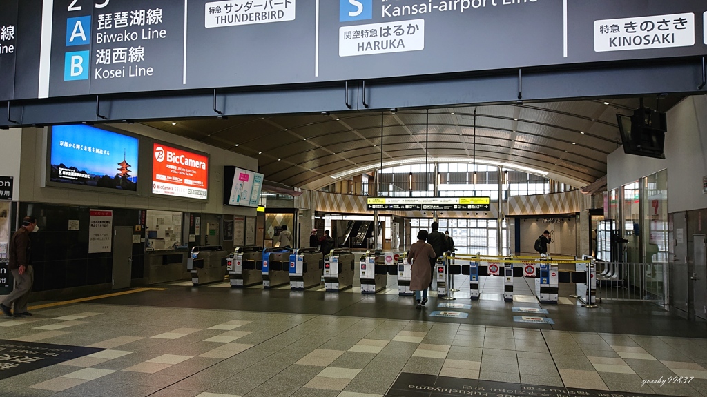 京都駅　祝日の午後