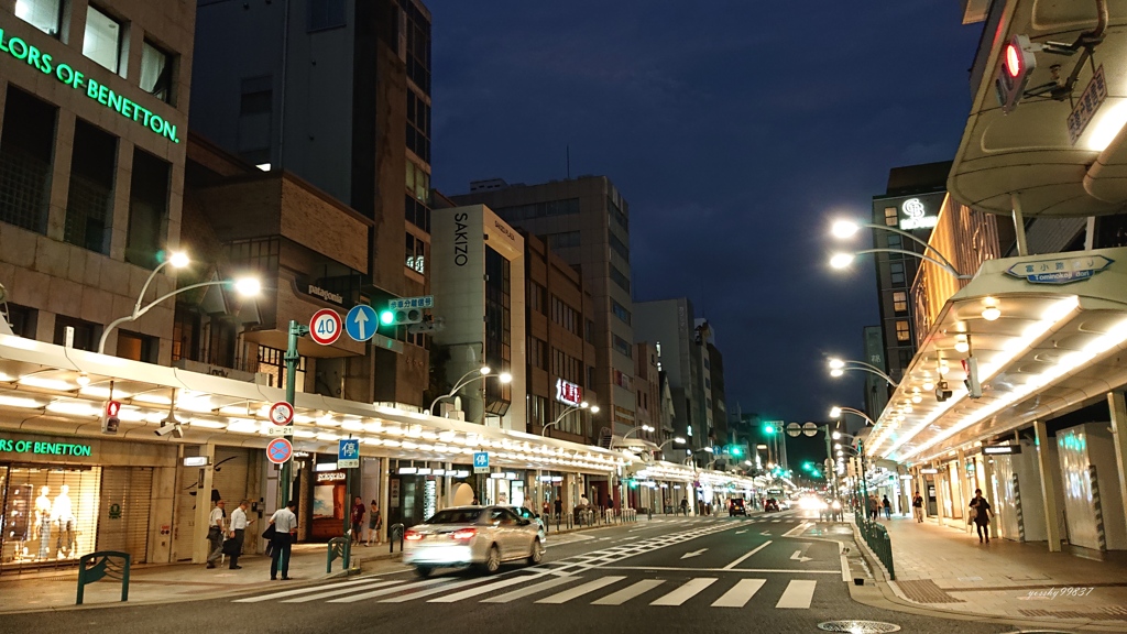 夜７時前の京都