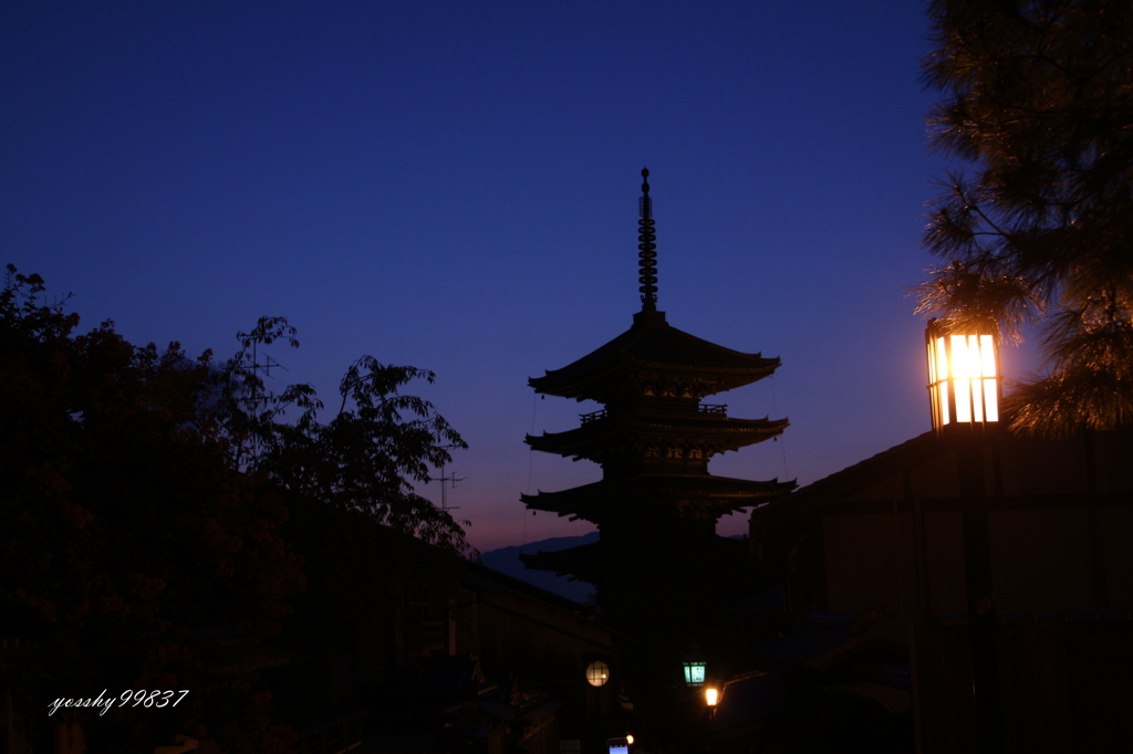 夜の帳が下りる頃
