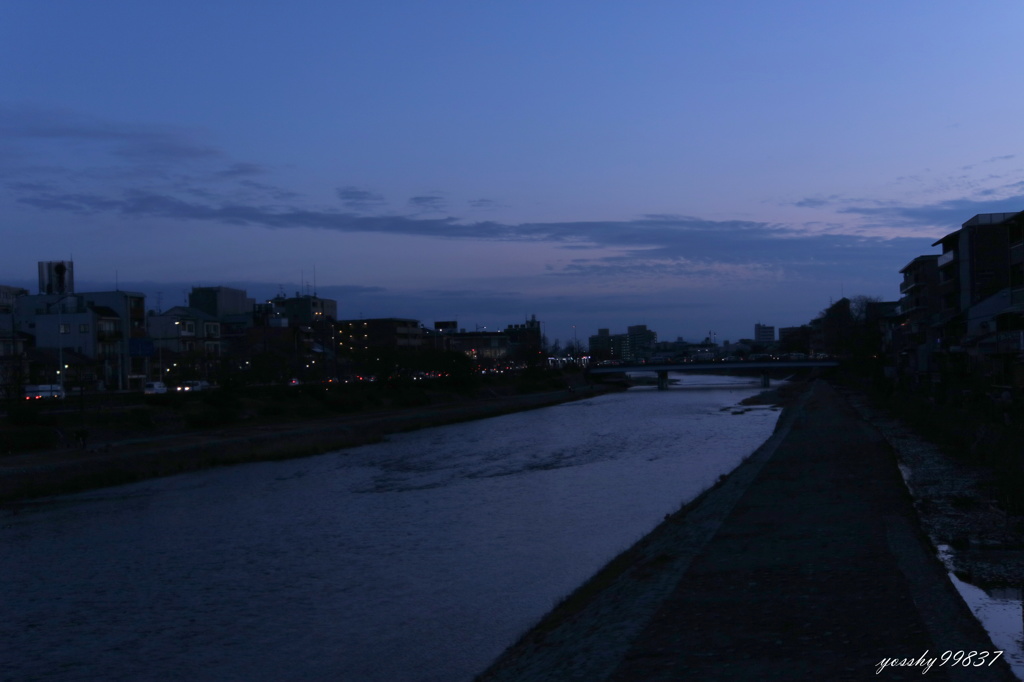 雲開けて見ゆ夕景